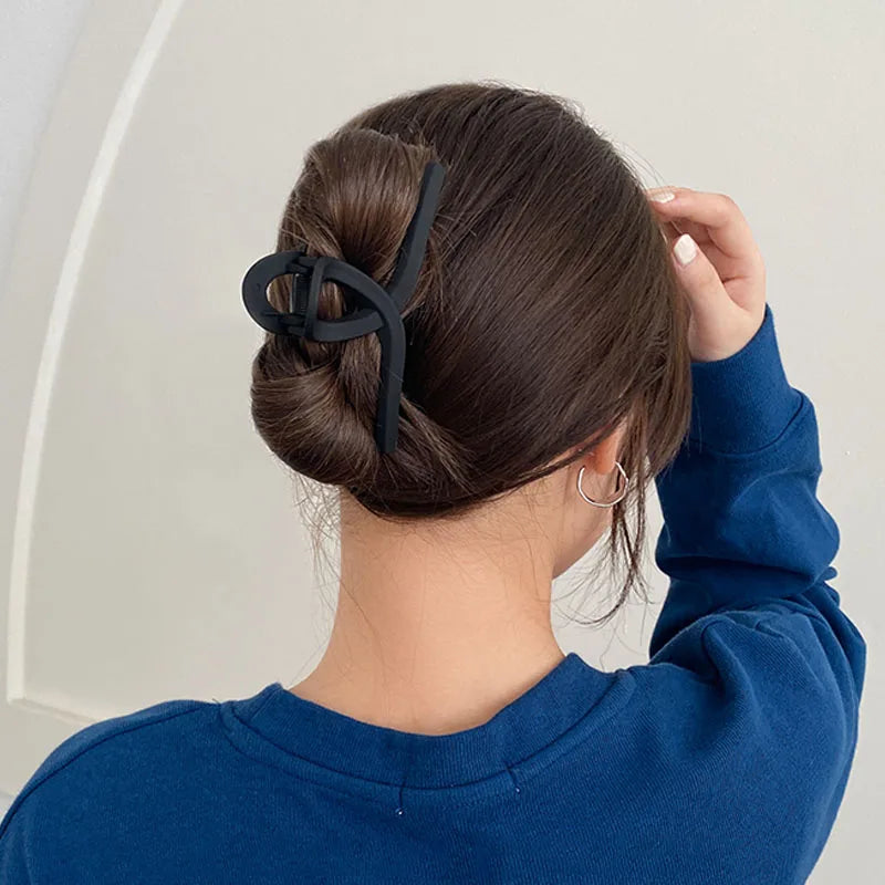 Elegante schwarze Haarspange mit geometrischem Design für Damen