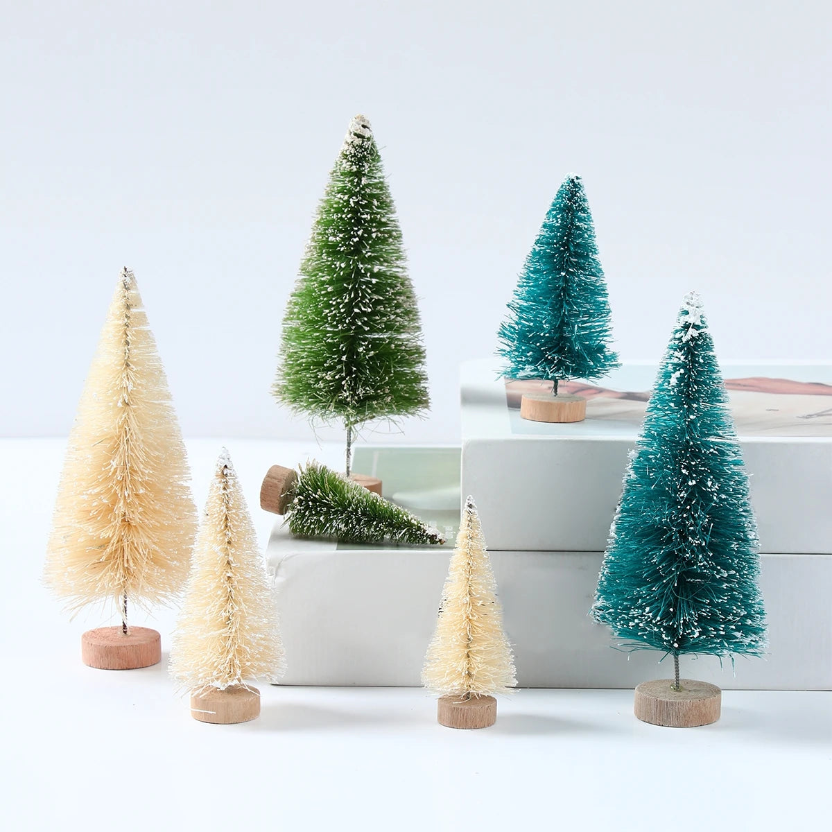Deko Mini Weihnachtsbaum aus Holz – Handgefertigter Sisal-Tannenbaum für Tisch & Regal | Blau, Grün, Weiß, Gold