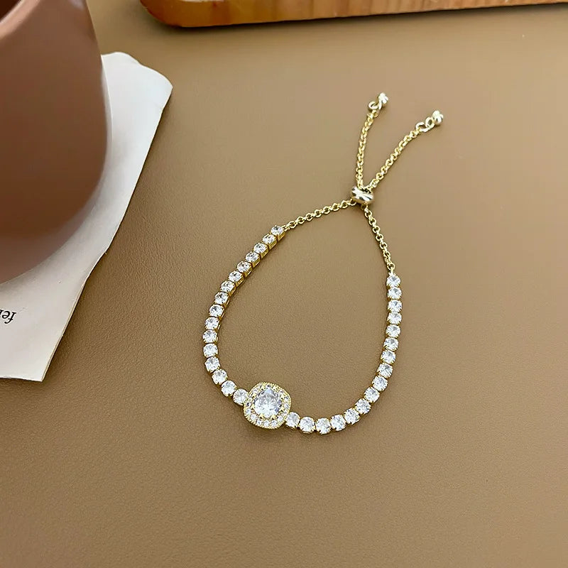 Verstellbares Damen Armband mit funkelnden Zirkonia, 18K Goldoptik