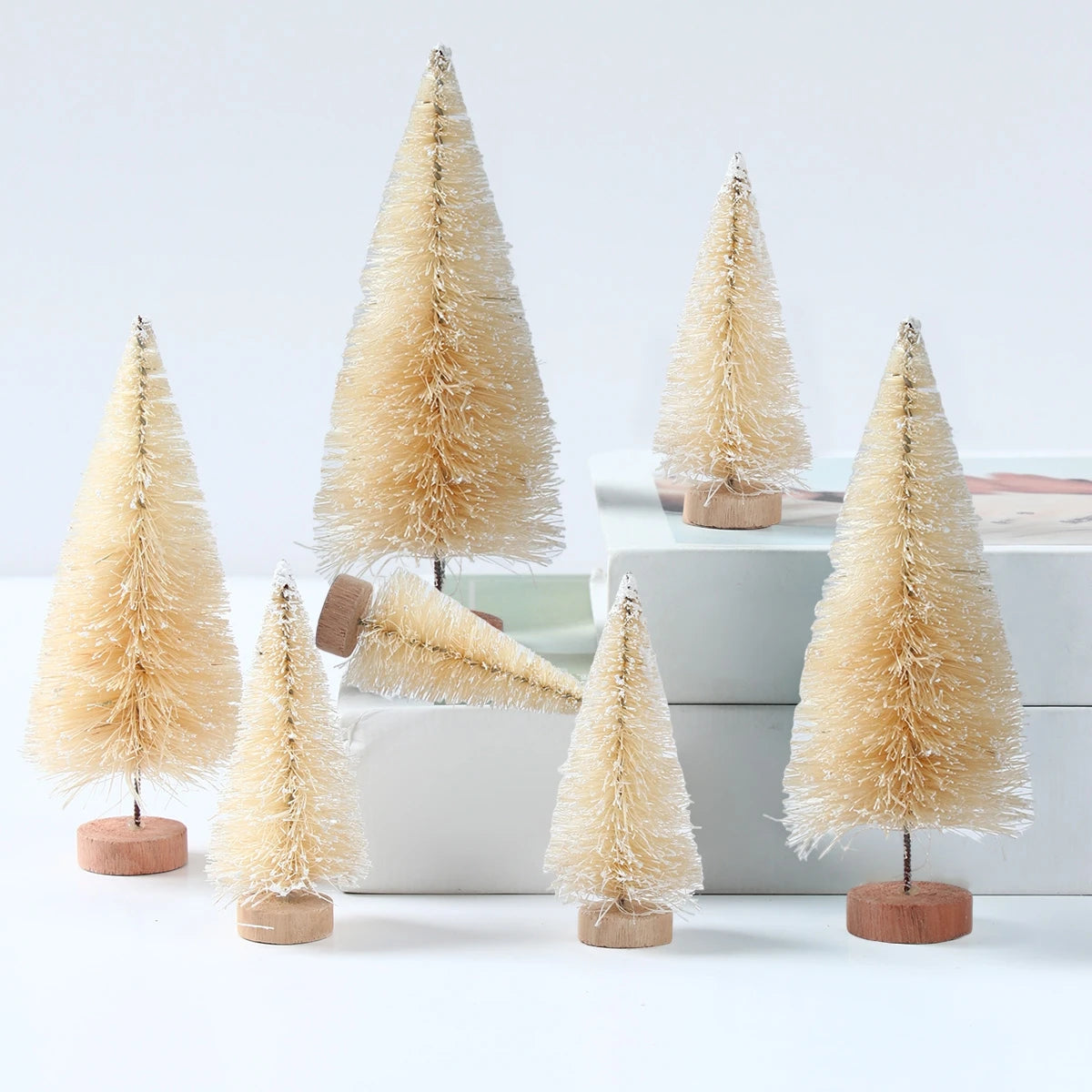 Deko Mini Weihnachtsbaum aus Holz – Handgefertigter Sisal-Tannenbaum für Tisch & Regal | Blau, Grün, Weiß, Gold